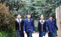 校服之美潤(rùn)澤童心——河南省七所中小學(xué)校陸續(xù)開(kāi)展“美的第一課”