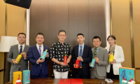 云倉(cāng)酒莊簽約著名演員吳啟華為豪邁白酒代言人
