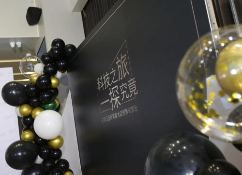 全景數(shù)字化系統(tǒng)顯真容，科技家裝盡在東易日盛新零售大店！