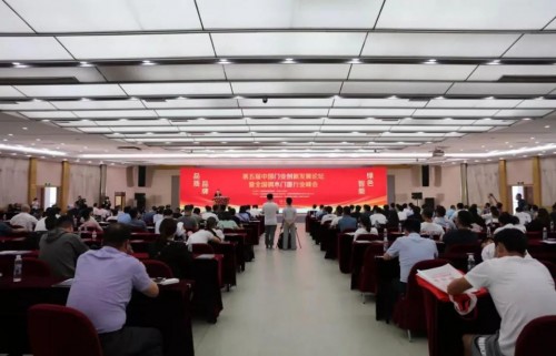 米蘭之窗參加中國門業(yè)創(chuàng)新發(fā)展論壇暨全國鋼木門窗峰會(huì)，斬獲5項(xiàng)大獎(jiǎng)！