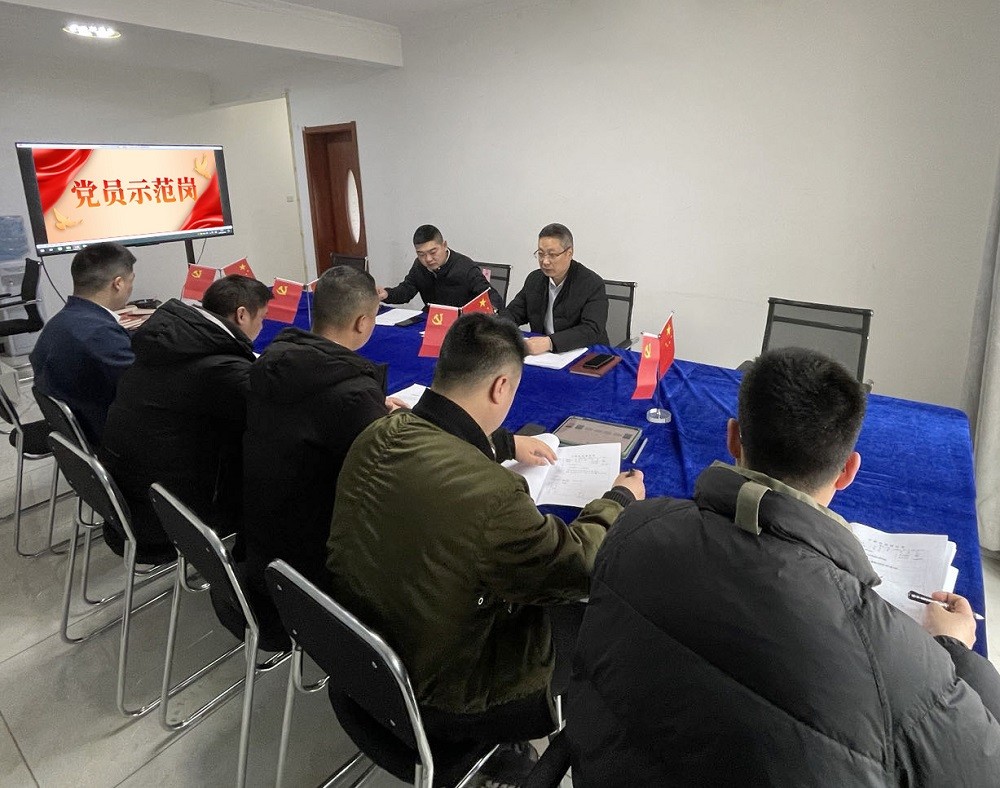 中鐵二局裝修公司永安領(lǐng)匯項(xiàng)目黨支部開(kāi)展“黨員身份亮出來(lái)、崗位責(zé)任擔(dān)起來(lái)”黨員示范崗活動(dòng)