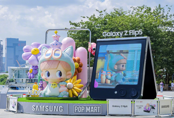 三星Galaxy Z Flip5：創(chuàng)新科技點亮現(xiàn)代美學(xué)，引領(lǐng)時尚新風(fēng)向！