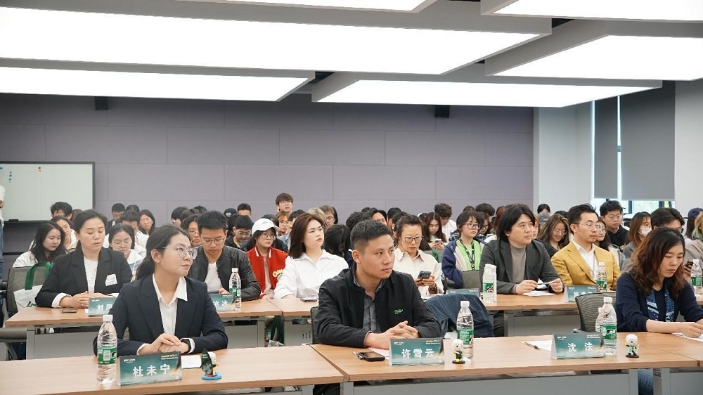 高校之旅第三站點亮上海 千年舟首屆花色及應(yīng)用設(shè)計大賽宣講會再啟航