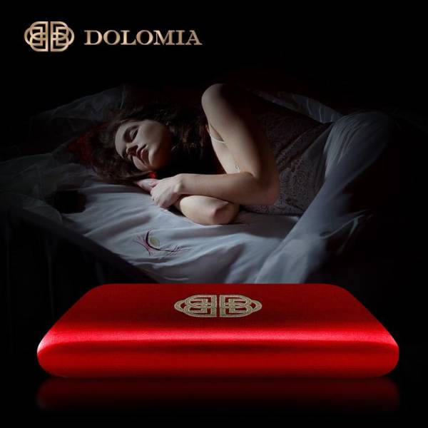奢侈睡眠枕中的一員DOLOMIA，不斷升級材質(zhì)實力，在高級制枕領域更勝一籌