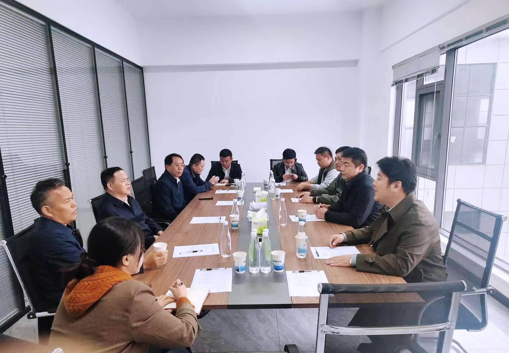 懷化市委常委、常務(wù)副市長(zhǎng)尹培國(guó)帶隊(duì)考察蘇州智慧倍增數(shù)字科技有限公司智能制造中心-安徽鼎研智能科技