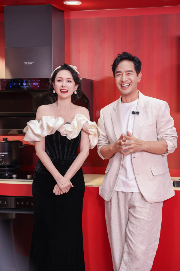 郭曉東程莉莎智慧「瀞」廚房下廚日常，有說有笑默契十足