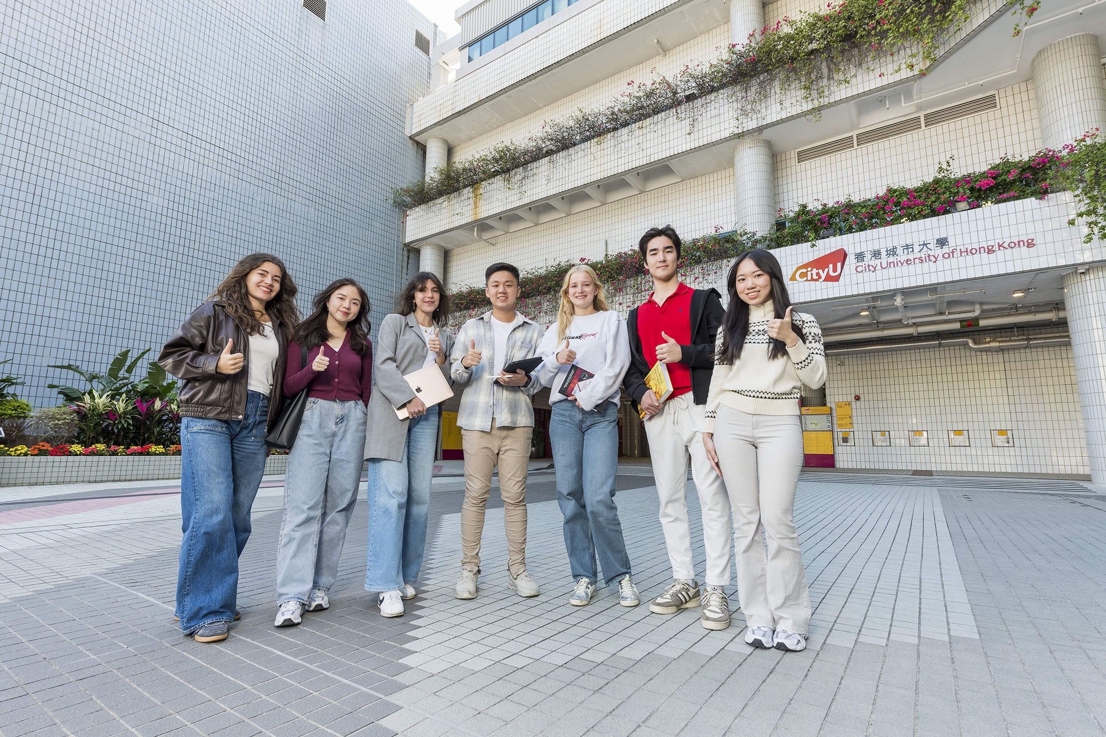 港城大MBA畢業(yè)生就業(yè)成果榮膺亞洲第一！精準(zhǔn)助力學(xué)生應(yīng)對(duì)就業(yè)市場(chǎng)挑戰(zhàn)