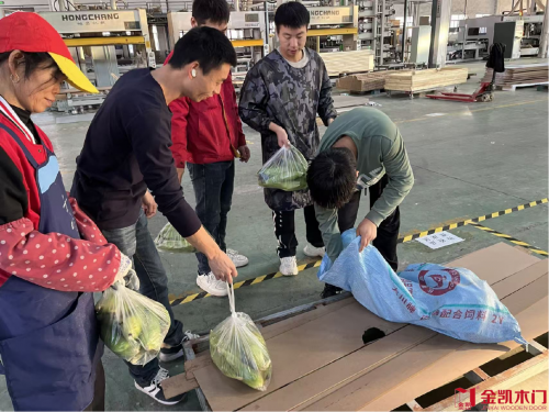 浙江金凱門業(yè)：深秋玉米遞暖意，守護每一位堅守者