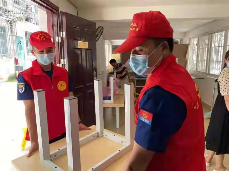 魚峰消防救援站黨員到社區(qū)報(bào)道開展服務(wù)活動(dòng)